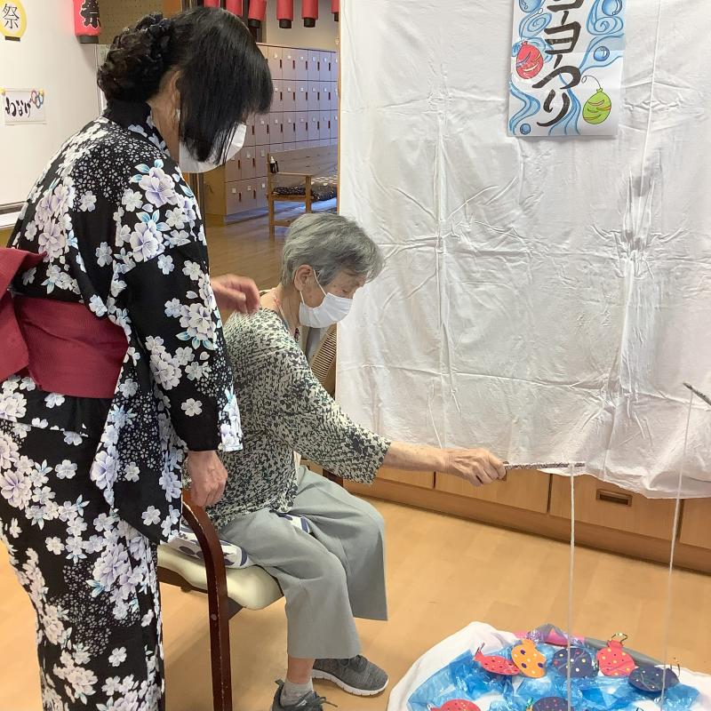 職員も浴衣と法被で盛り上げます!