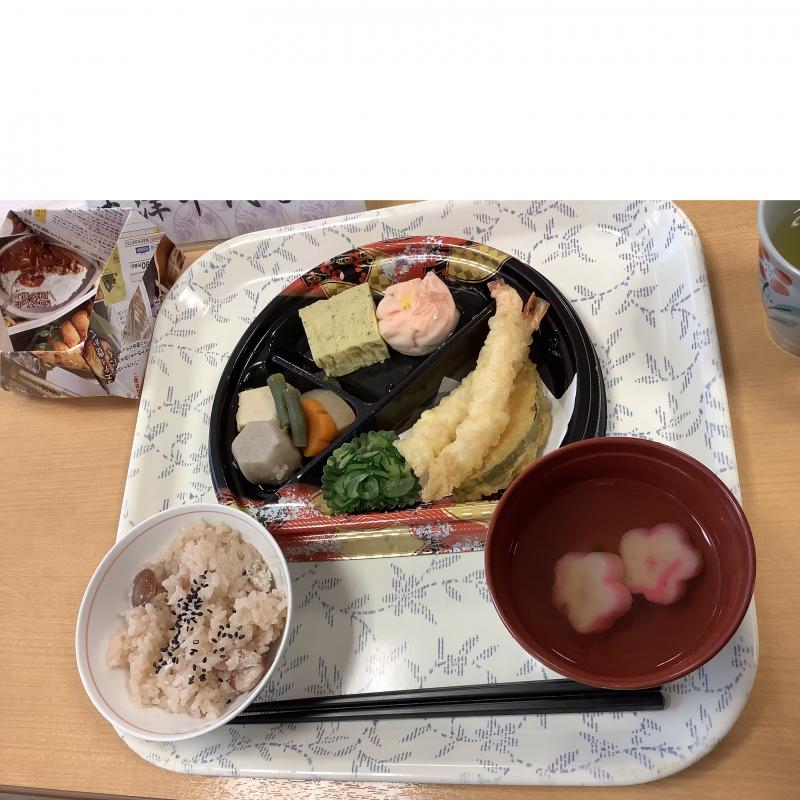 お赤飯、天ぷら、海老しんじょ等々