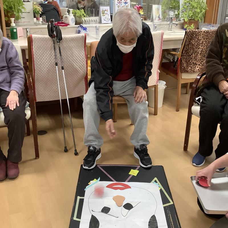 パーツを投げ入れて顔を作ります!(^^)!