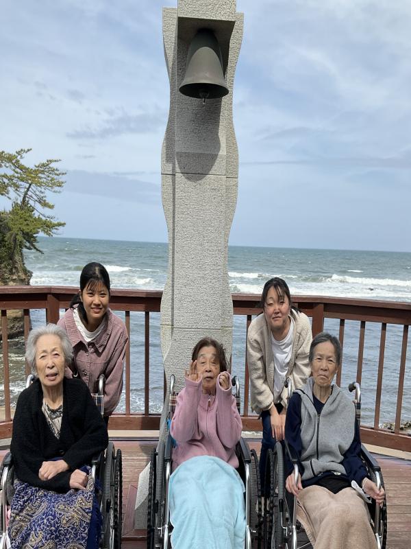 風が強いです!