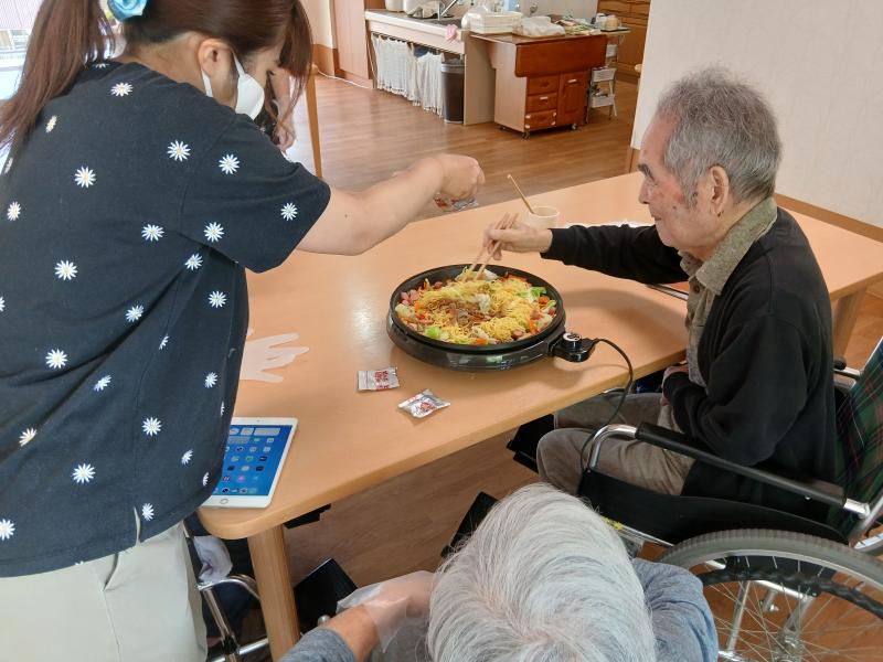 では、ソースを入れます!